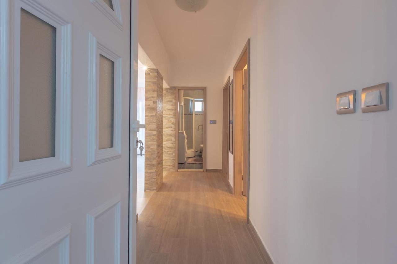 Holiday Home Insulam Mare Trogir Bagian luar foto