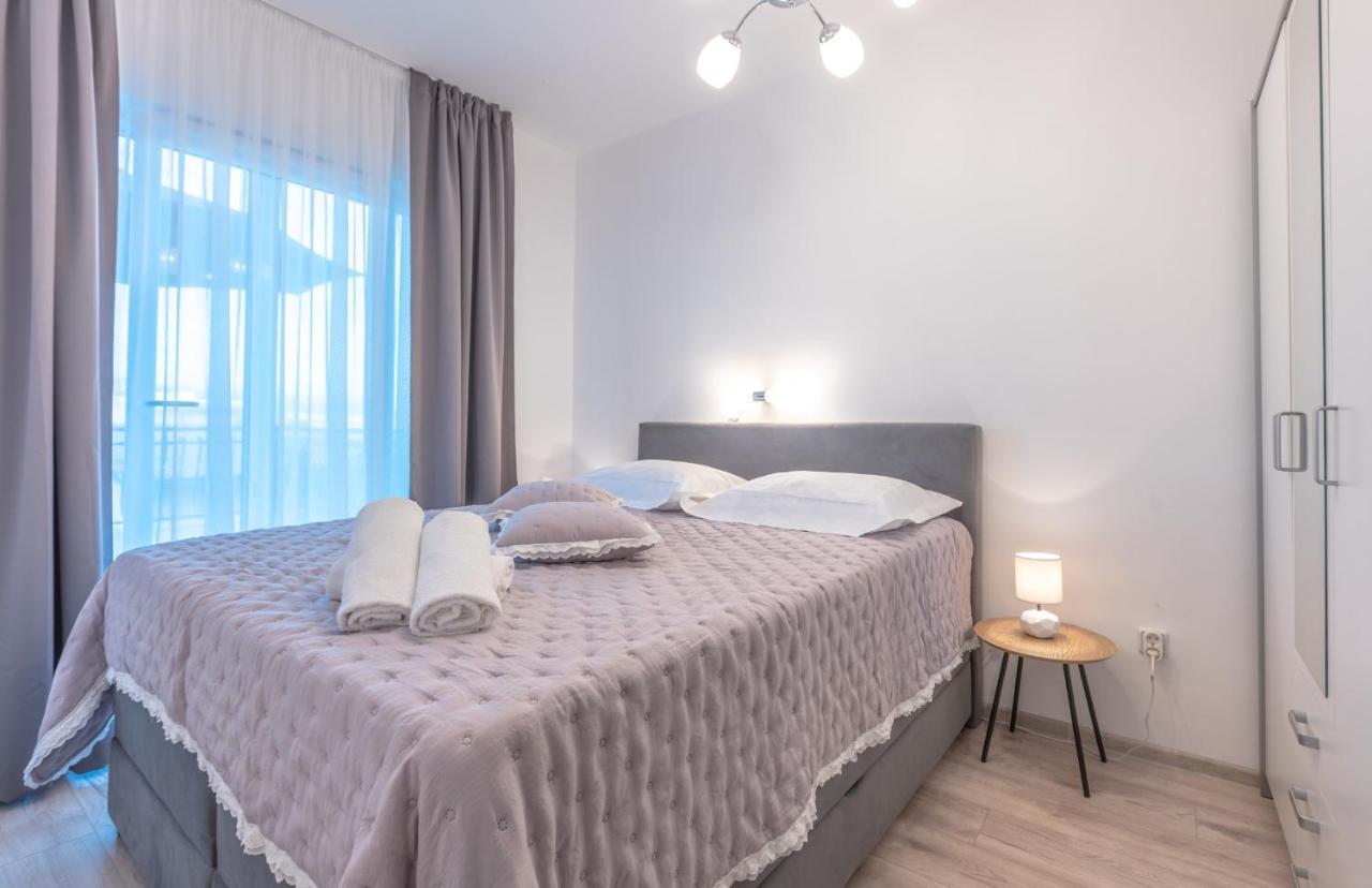 Holiday Home Insulam Mare Trogir Bagian luar foto