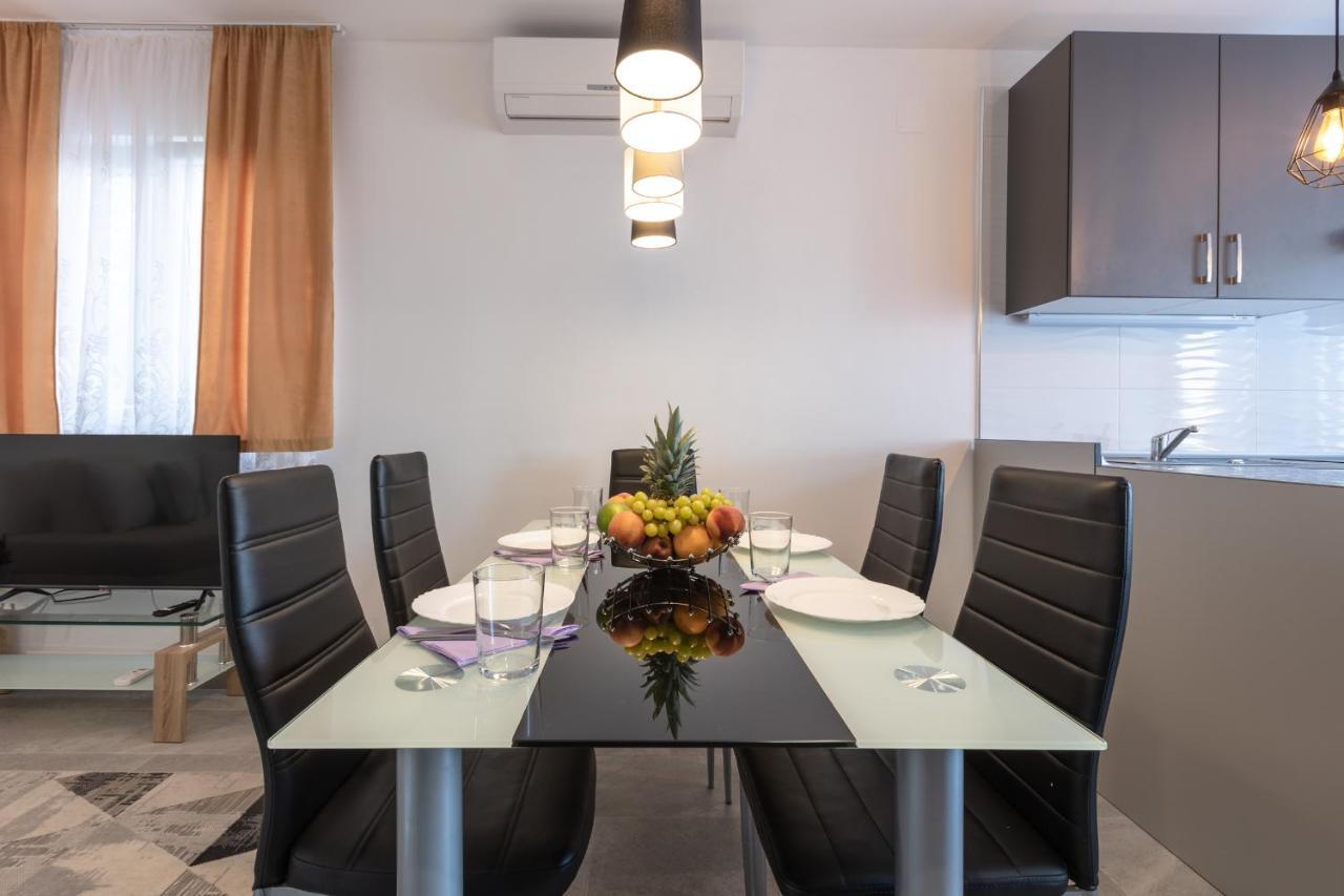Holiday Home Insulam Mare Trogir Bagian luar foto
