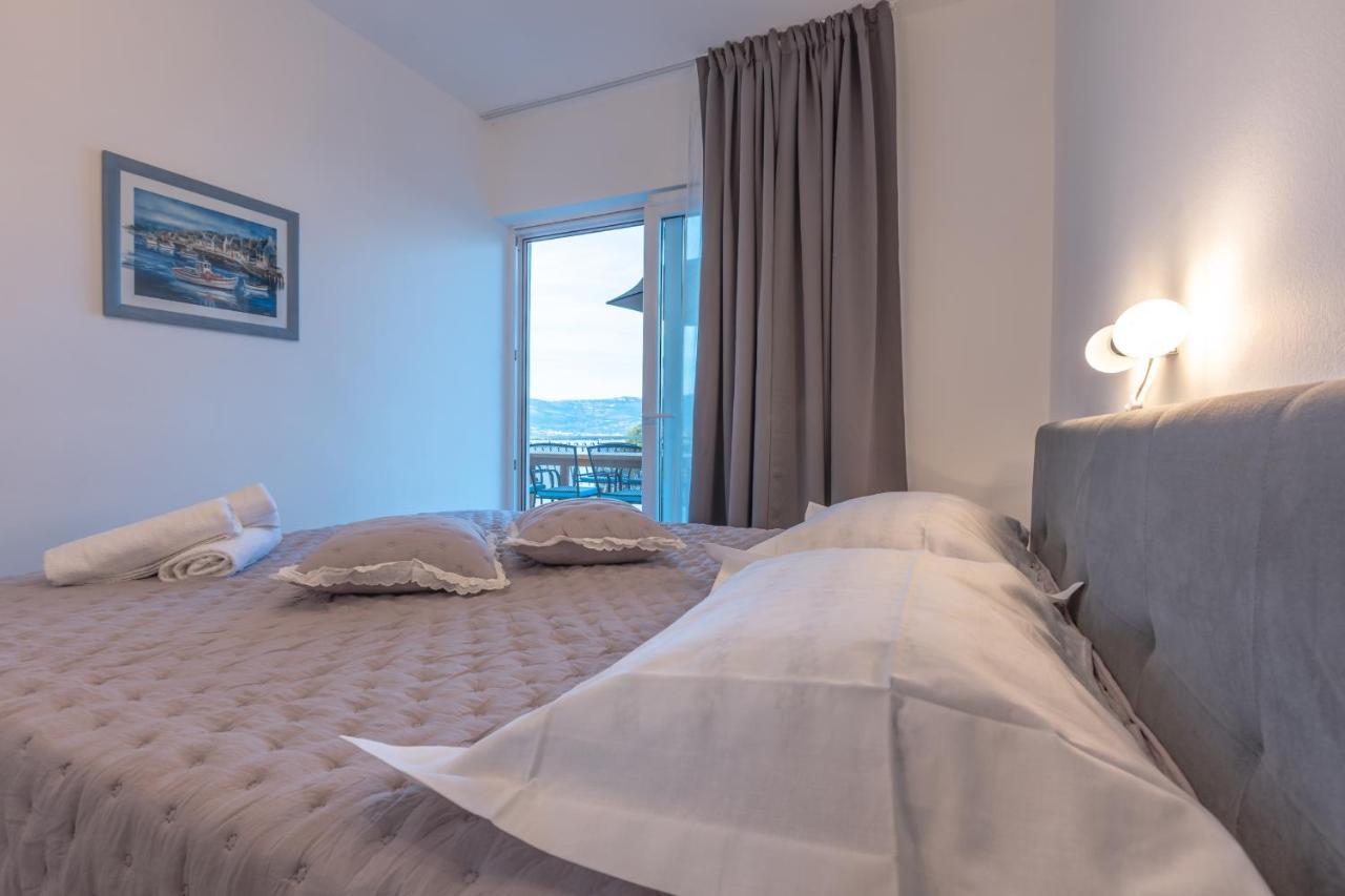 Holiday Home Insulam Mare Trogir Bagian luar foto