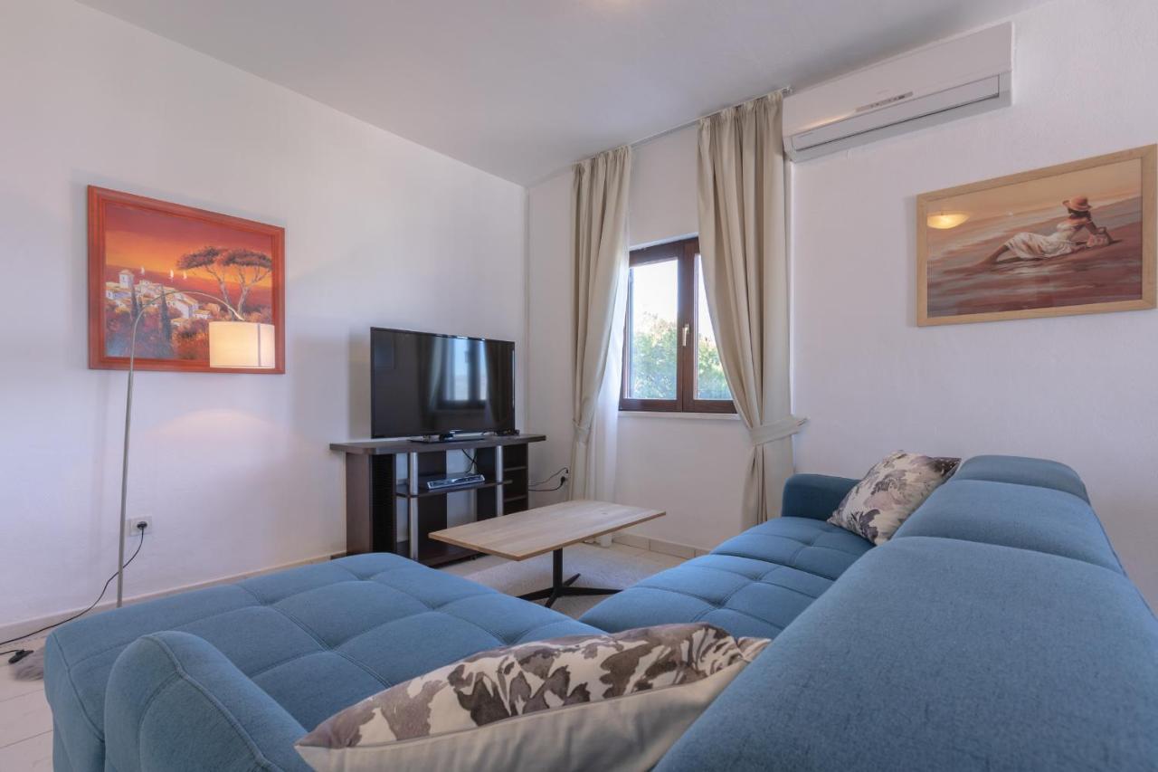 Holiday Home Insulam Mare Trogir Bagian luar foto