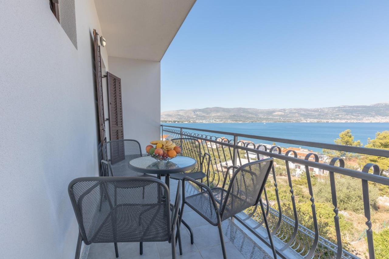 Holiday Home Insulam Mare Trogir Bagian luar foto