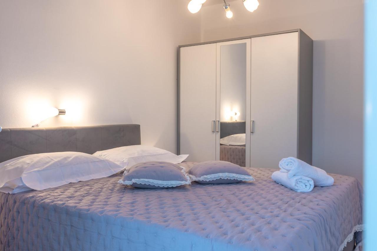 Holiday Home Insulam Mare Trogir Bagian luar foto