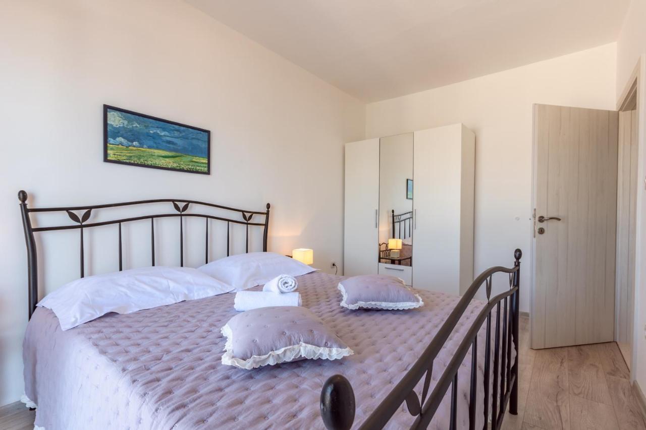 Holiday Home Insulam Mare Trogir Bagian luar foto
