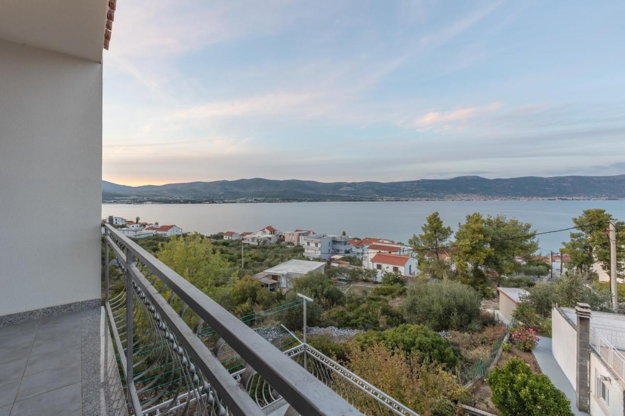 Holiday Home Insulam Mare Trogir Bagian luar foto