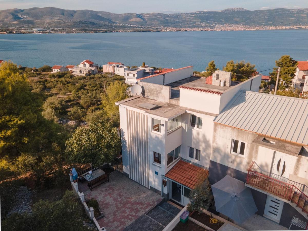 Holiday Home Insulam Mare Trogir Bagian luar foto