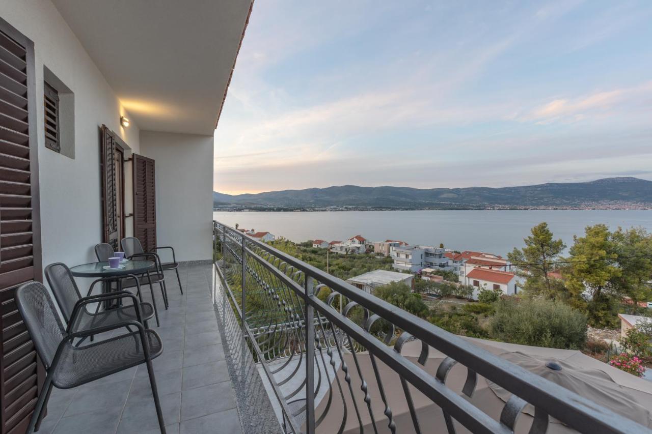 Holiday Home Insulam Mare Trogir Bagian luar foto
