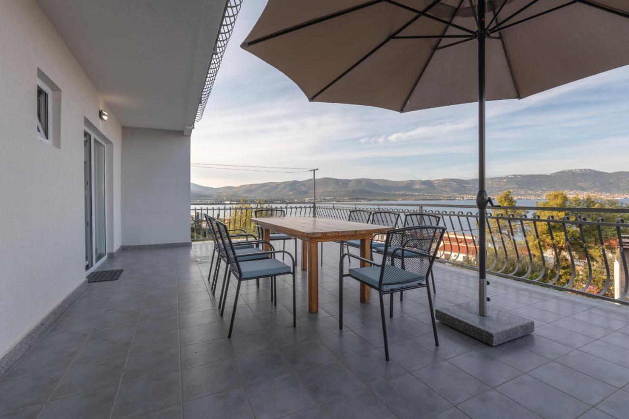 Holiday Home Insulam Mare Trogir Bagian luar foto