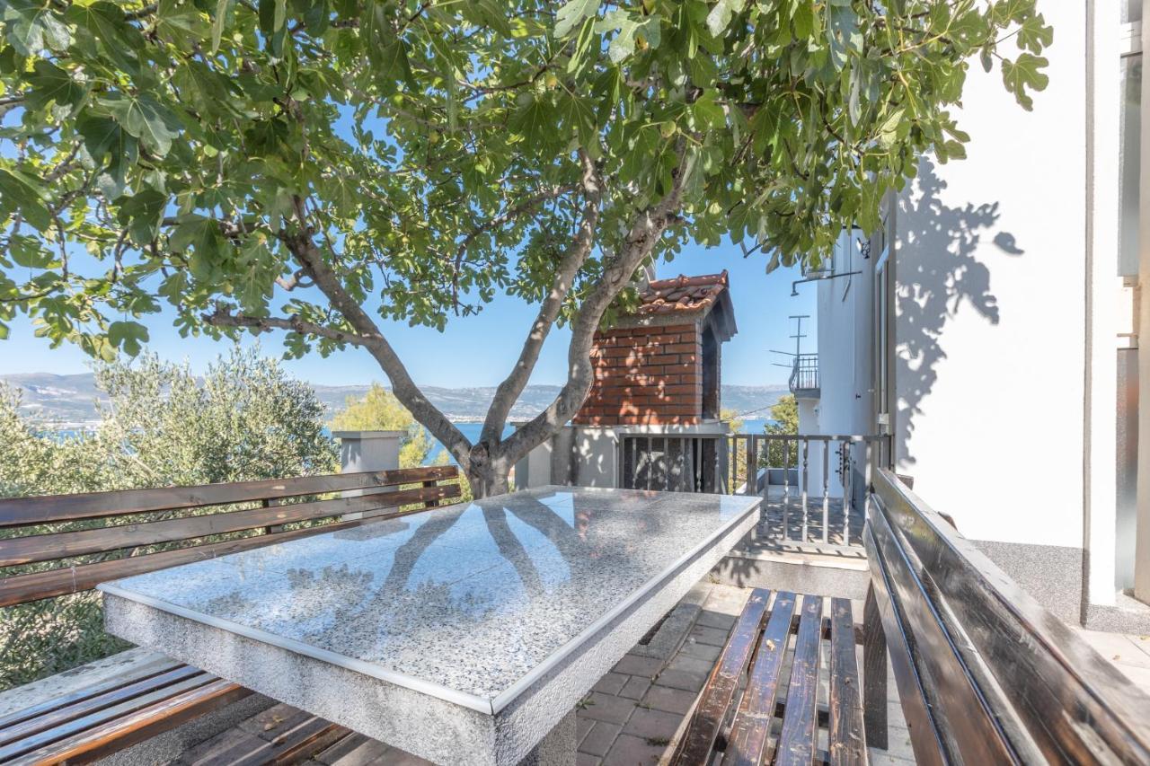 Holiday Home Insulam Mare Trogir Bagian luar foto
