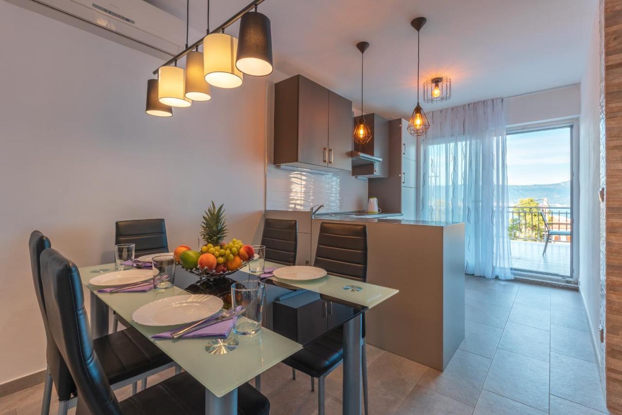 Holiday Home Insulam Mare Trogir Bagian luar foto