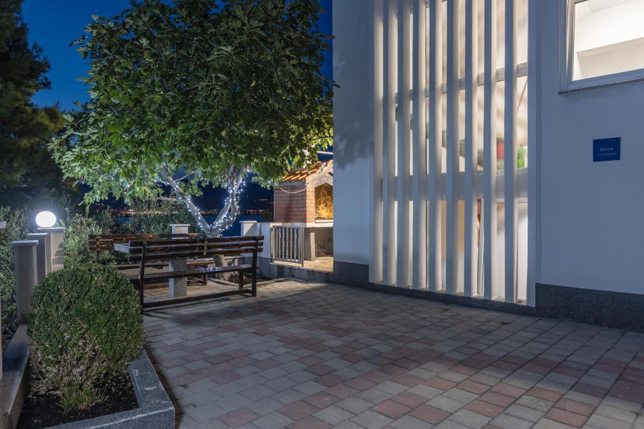 Holiday Home Insulam Mare Trogir Bagian luar foto
