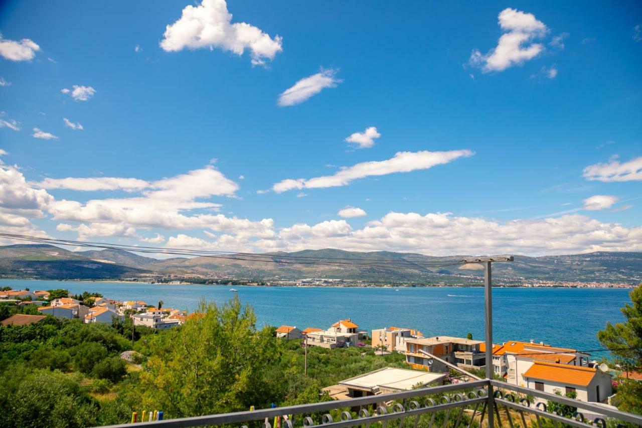 Holiday Home Insulam Mare Trogir Bagian luar foto